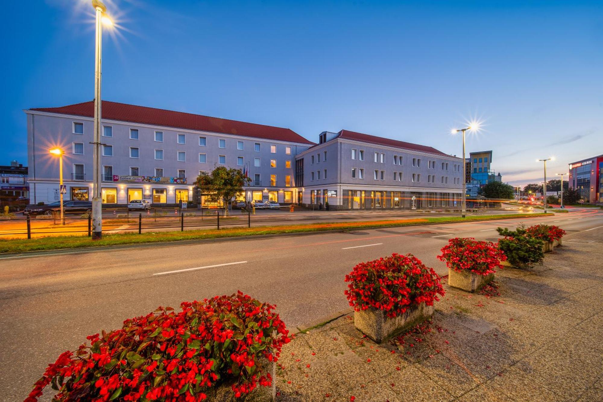 Hotel Gromada Arka Lux コシャリン エクステリア 写真