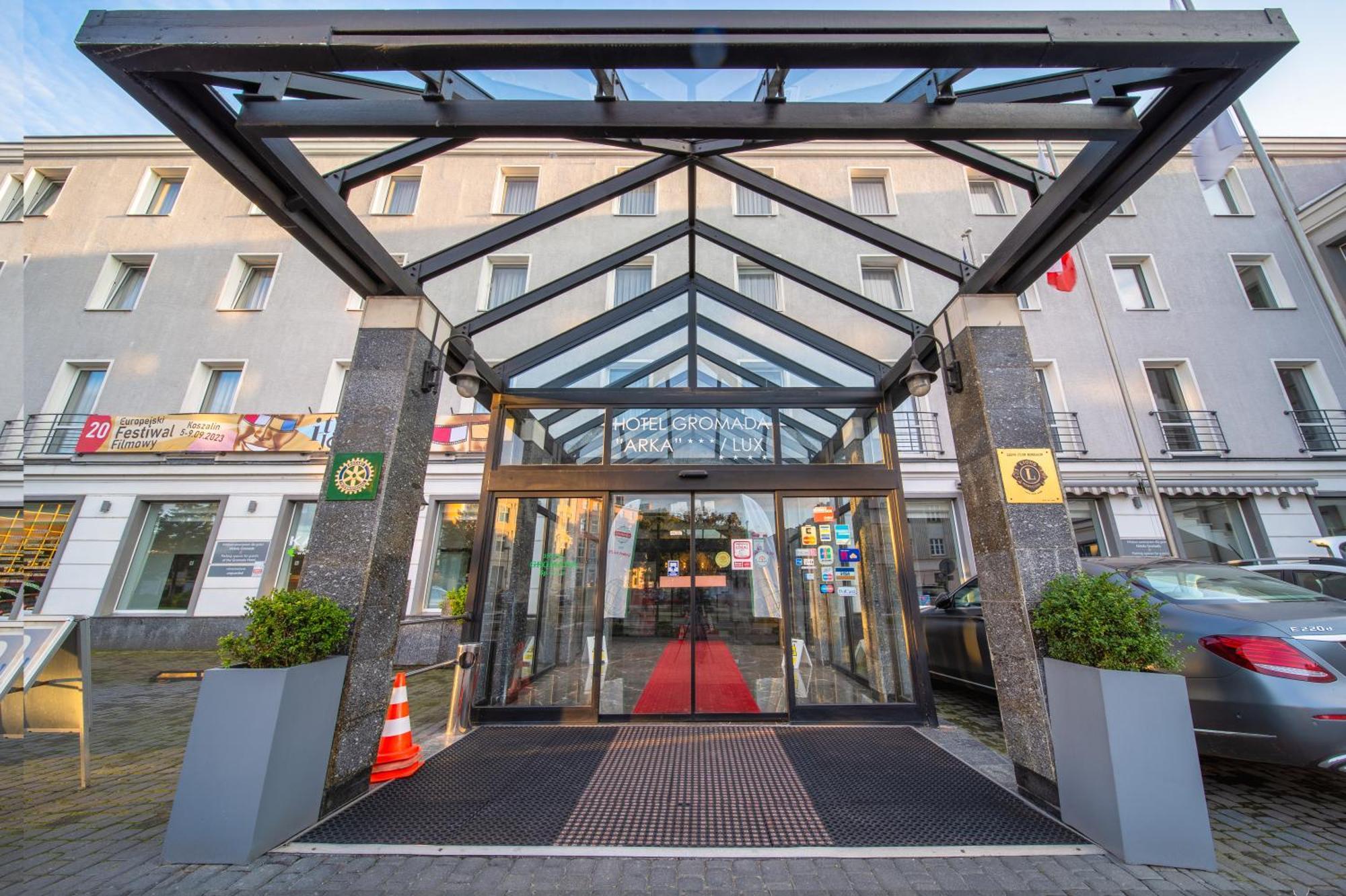 Hotel Gromada Arka Lux コシャリン エクステリア 写真